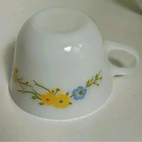 Set of 7 vintage white milk glass Pyrex mugs with Flirtation  pattern - Picture 6 of 10